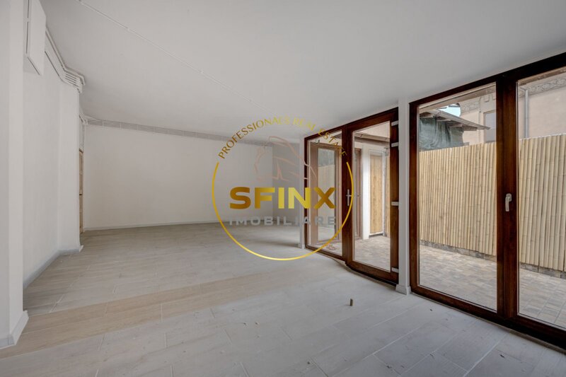 Parcul Carol 60 mp curte proprie, cafenea, magazin, salon