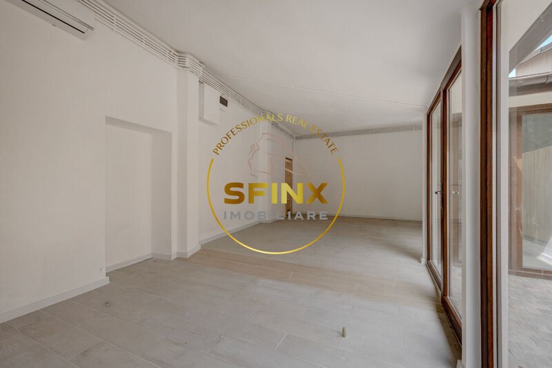 Parcul Carol 60 mp curte proprie, cafenea, magazin, salon