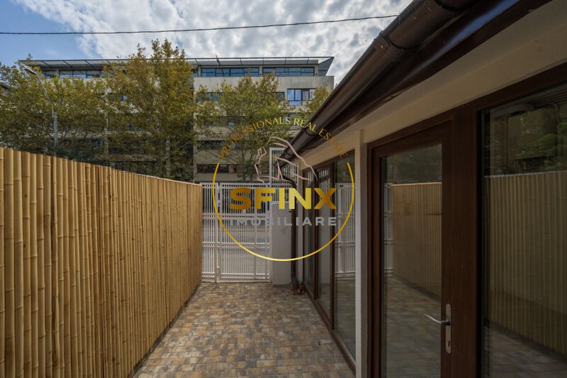 Parcul Carol 60 mp curte proprie, cafenea, magazin, salon